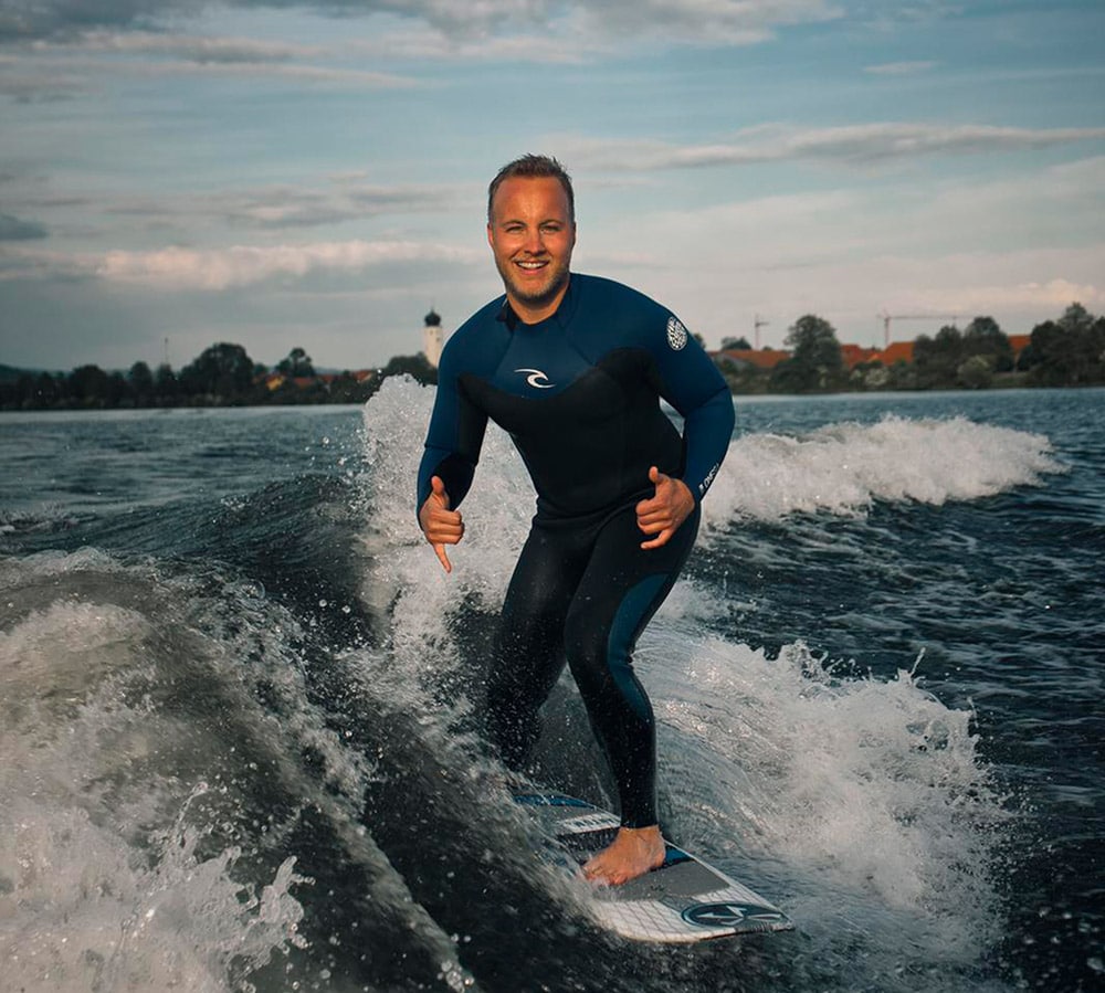 Wake & Surf | Thomas Zimmer als Wakesurf-Leherer in Bayern